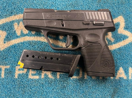 Hola a todos.
Pongo en venta esta pistola Taurus PT709 Slim calibre 9mm
El conjunto consta de:
Pistola
Cargador 00