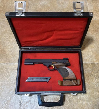 Calibre 22LR en buen estado, a toda prueba. Idónea para subir a 2da.categoría de la F. Dispone de contrapeso 00