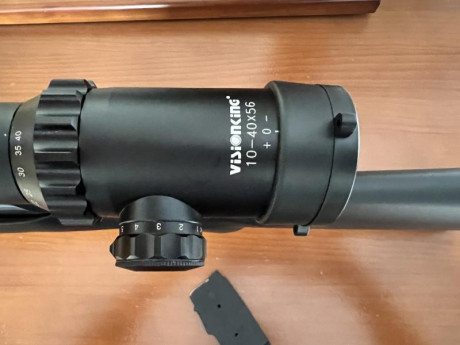 Rifle CZ 455 sintético de cerrojo del calibre 17 HMR, cargador de 5 balas y otro de 10, estado impecable, 11