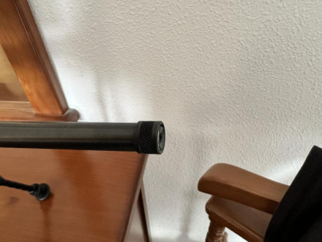 Rifle CZ 455 sintético de cerrojo del calibre 17 HMR, cargador de 5 balas y otro de 10, estado impecable, 30