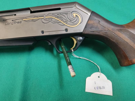 En Segovia, un amigo vende este rifle, 850€. Un BROWNING long track NEW elite en 300 wm. 01