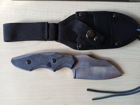 Cuchillo de hoja enteriza, rough ryder G10, la hoja tiene 8,9cm

30€ envio incluido 10