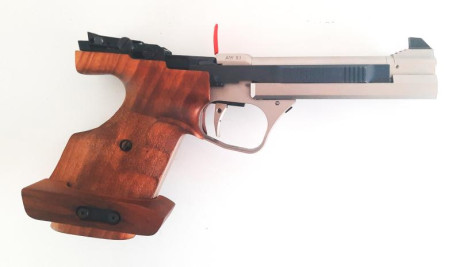 Vendo pistola deportiva FEINWERKBAU AW93 cal. 22LR

▪ Comprada nueva en el año 2007, guiada en F. 
▪ Exagerando, 00