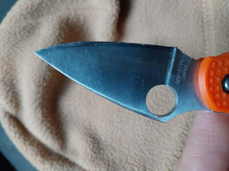 Vendo esta pieza que siendo clon/réplica de Spyderco está muy bien hecha y con ajustes más que correctos.

20 11