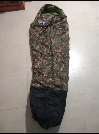 Saco de dormir nuevo, sin utilizar,  procede de un sorteo. Marca DD Hammock Jura 2 MC. Especificaciones 01