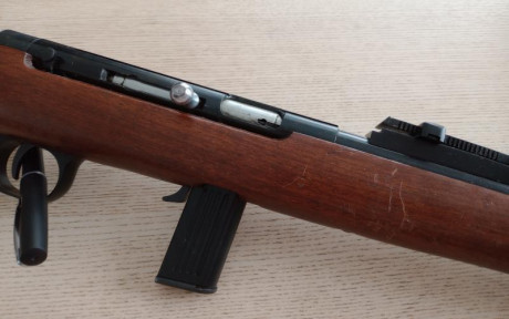 Vendo carabina semiautomática Wells calibre 22 LR. No la utilizo. Buen estado general pero con algunas 20