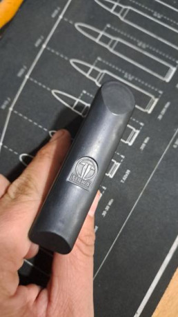 Buenas, vendo un Cargador de un Rifle Tikka, para los Modelos M580, M690, M690RH y M695
Capacidad: 3 Balas
Calibre: 21