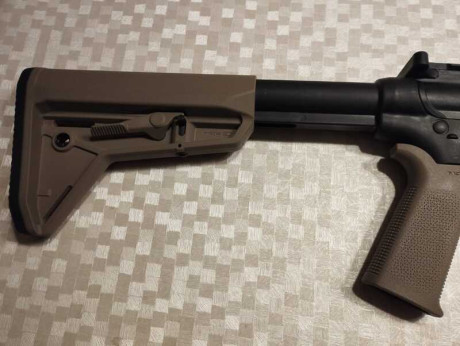 Buenas a todos

Un compañero me ha pedido que le suba a la venta este rifle del calibre 22. Es un Smith 11