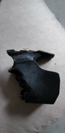 Pongo a la venta ésta fantástica cacha para la Onix sport pp700.
Está impresa en filamento PETG que es 00