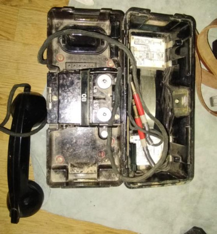 Vendo dos teléfonos de campaña, no se vende por separado, 80€ gastos de envío por cuenta del comprador 01
