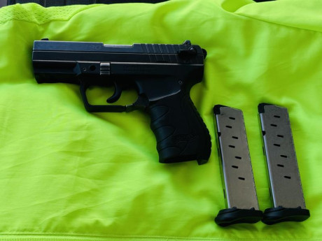 180€ vendo pistola con dos cargadores guiada en F en un buen estado por falta de uso, para más información 01