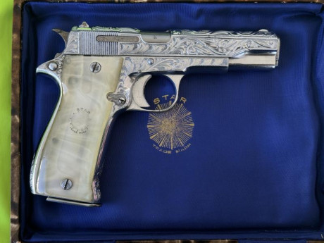 750€ vendo pistola guiada en F, una pistola única con acabados en plata, con caja, baqueta y libro original, 02