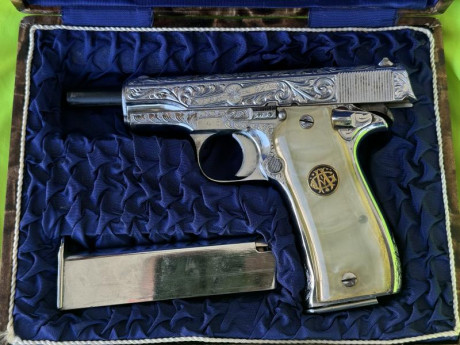 750€ vendo pistola guiada en F, una pistola única con acabados en plata, con caja, baqueta y libro original, 00