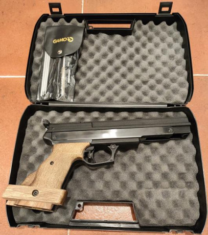 ¡¡¡ VENDIDA !!! 
Se vende Gamo Compact de aire pre-comprimido con calibre de 4.5mm y cañon estriado, cacha 01