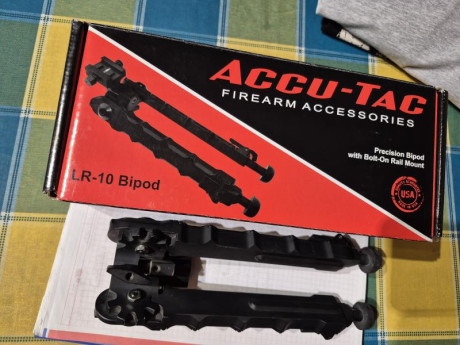 Vendido. Gracias. 

Vendo bipode accu-tac LR-10 G1. 

Está en Madrid. Alguna marca de uso. Y la cabeza 02