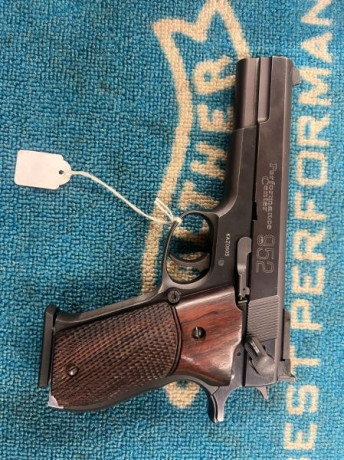 Hola a todos.
Pongo en venta esta pistola Smith & Wesson modelo 952 preparada por PERFORMANCE CENTER 02