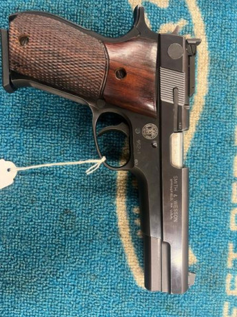 Hola a todos.
Pongo en venta esta pistola Smith & Wesson modelo 952 preparada por PERFORMANCE CENTER 01