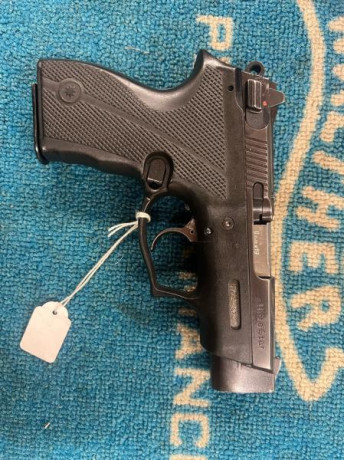 Hola a todos.
Pongo en venta esta pistola STAR moldeo ULTRASTAR 9mm
El conjunto consta de:
Pistola marca 02