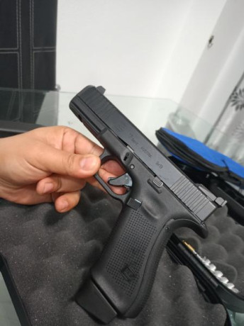 Buenas vendo una pistola Glock 17. ( 5 generación )
Soy el primer propietario ya que la acabo de compra 01