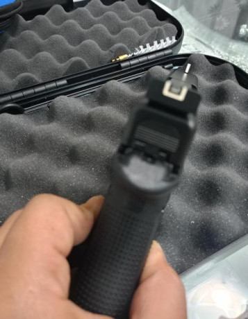 Buenas vendo una pistola Glock 17. ( 5 generación )
Soy el primer propietario ya que la acabo de compra 00