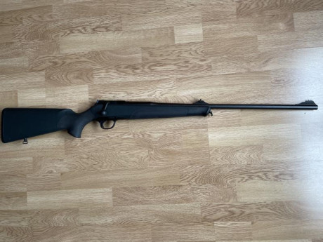 Se vende r8 profesional calibre 270 wsm, color verde, cargador extraible en muy buen estado. El rifle 00