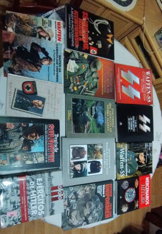 Se vende lote de libros uniformes alemanes segunda guerra mundial, no se vende por separado, envío por 00