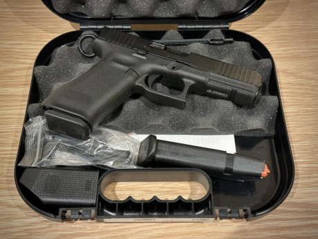 Se vende Glock 17 Gen 5, calibre 9 mm parabellum, en perfecto estado, se compro con la intención de darle 00