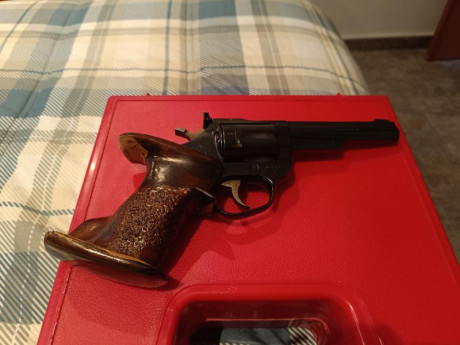 Hola amigos, estoy buscando un revólver Astra o Llama en .38Spl., en la comunidad Gallega por el tema 20