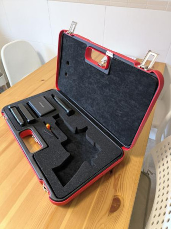 Totalmente nueva, con solo un par de semanas de uso. Calibre 9mm, Incluye 4 cargadores totalmente nuevos 00