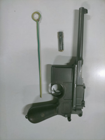 Hola vendo Mauser C96 calibre 7,63x25 (.30 Mauser). Guiada en F. Precio 1100 con envío incluido. Tlf. 02