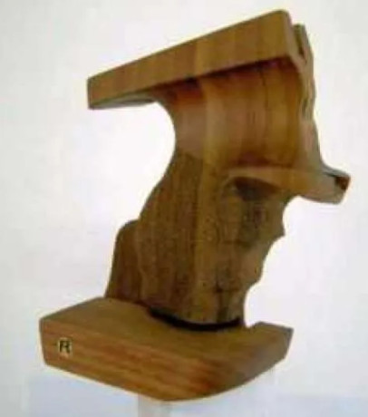 Busco Cachas Anatomicas talla M Diestro para una FAS sp602 22lr en buen estado. Contacto con 636111985 00