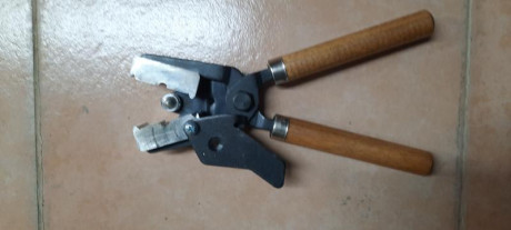 Se vende turquesa bala tipo minie de la marca Lee.
Calibre 540.
Peso 415 gr.
Tan solo se ha usado una 00