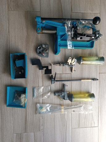 VENDIDA
Por un encargo vendo Maquina Dillon 650 y los extras y accesorios que pongo en las fotos.
800.€.
La 02
