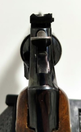 Hola a todos. Pongo a la venta revólver de 6" Llama Comanche I calibre 22LR 02