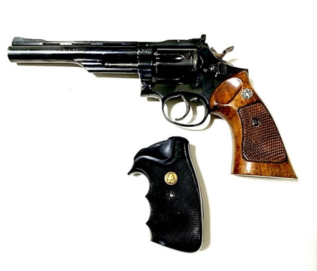 Hola a todos. Pongo a la venta revólver de 6" Llama Comanche I calibre 22LR 21