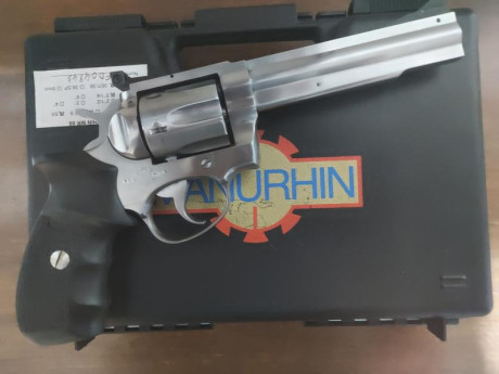 Revolver Manurhin MR88 Sport Inox , calibre .357 Mag ,con su empuñadura original Trausch y su estuche 02