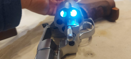 Vendo revolver H.WEIHRAUCH  6"
Calibre 32 
Perfecto estado de conservación y funcionamiento.
Precio 162