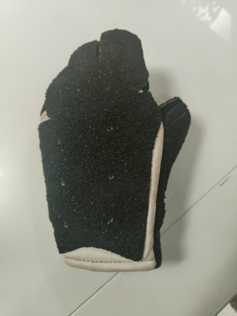 VENDIDO guante Kurt Thune talla M con poco uso. Precio 50 euros. Se encuentra en Cádiz. 01
