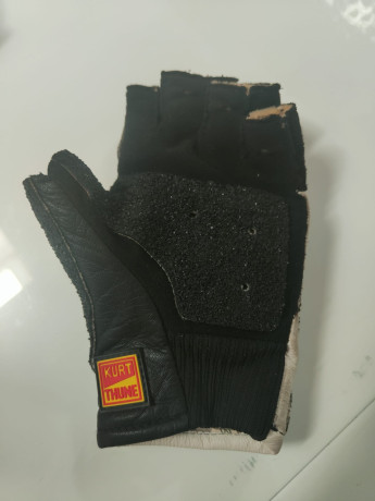 VENDIDO guante Kurt Thune talla M con poco uso. Precio 50 euros. Se encuentra en Cádiz. 00