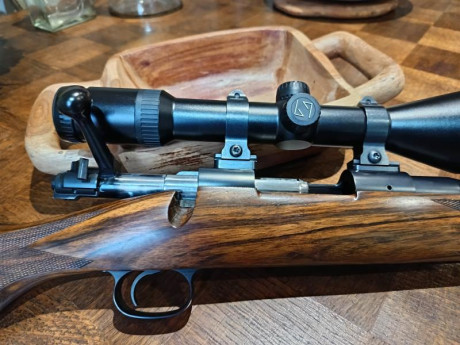 Buenas tardes,

Vendo un rifle que probablemente es único en España, un Dakota 76 del 243w en perfecto 12