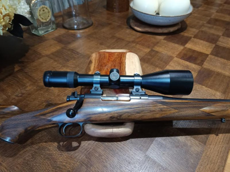 Buenas tardes,

Vendo un rifle que probablemente es único en España, un Dakota 76 del 243w en perfecto 30
