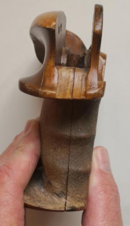 Buenas tardes a todos. Vendo esta cacha anatómica para Colt Python. Realizada por un conocido artesano 22
