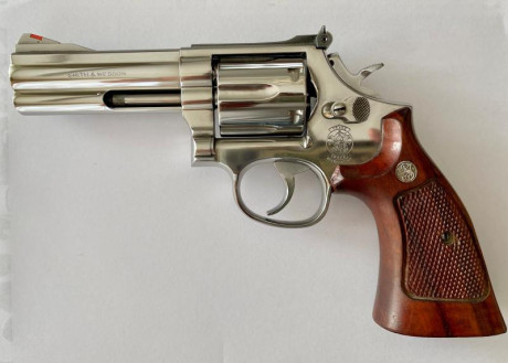  VENDO REVOLVER SMITH & WESSON 686-2 INOX 4" 357 MAGNUM 350€ 
Se encuentra en Valladolid, guiado 02