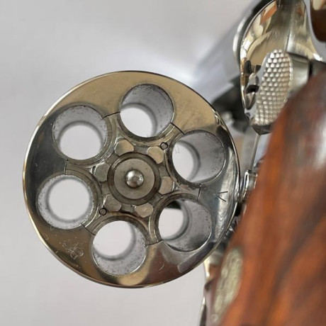  VENDO REVOLVER SMITH & WESSON 686-2 INOX 4" 357 MAGNUM 350€ 
Se encuentra en Valladolid, guiado 00
