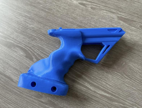 Hola, tengo una cp2 que prácticamente no uso como arma corta porque es infumable el grip que tiene, es 22