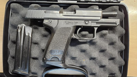 Por cambiar de capricho, vendo esta USP Compact en estado impecable, con muy pocos tiros. Con sus 2 cargadores, 01