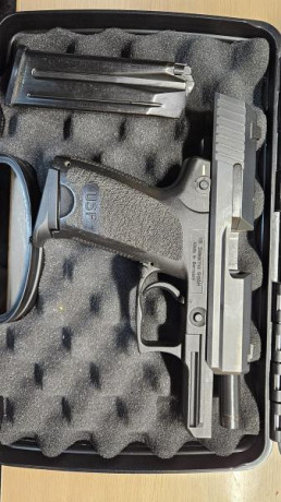 Por cambiar de capricho, vendo esta USP Compact en estado impecable, con muy pocos tiros. Con sus 2 cargadores, 10