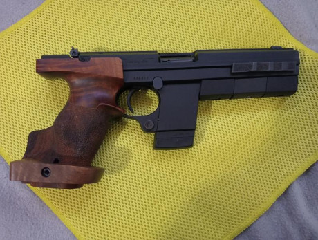Vendo Hammerli 280 - Cal. 22 L.R. en muy buen estado, tiene sus años pero ha tirado muy poco. Incluye 01