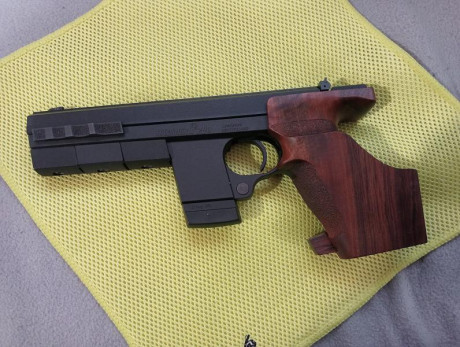 Vendo Hammerli 280 - Cal. 22 L.R. en muy buen estado, tiene sus años pero ha tirado muy poco. Incluye 00