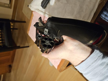 Vendo Revolver ASTRA 38/357 3" licencia en "F"
Esta de reestreno. 01